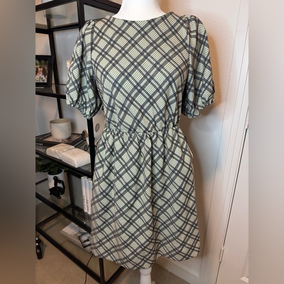 NWT LINE & DOT Lisa Puff Sleeve Short Mini Dress Green Plaid Size M - Picture 3 of 7